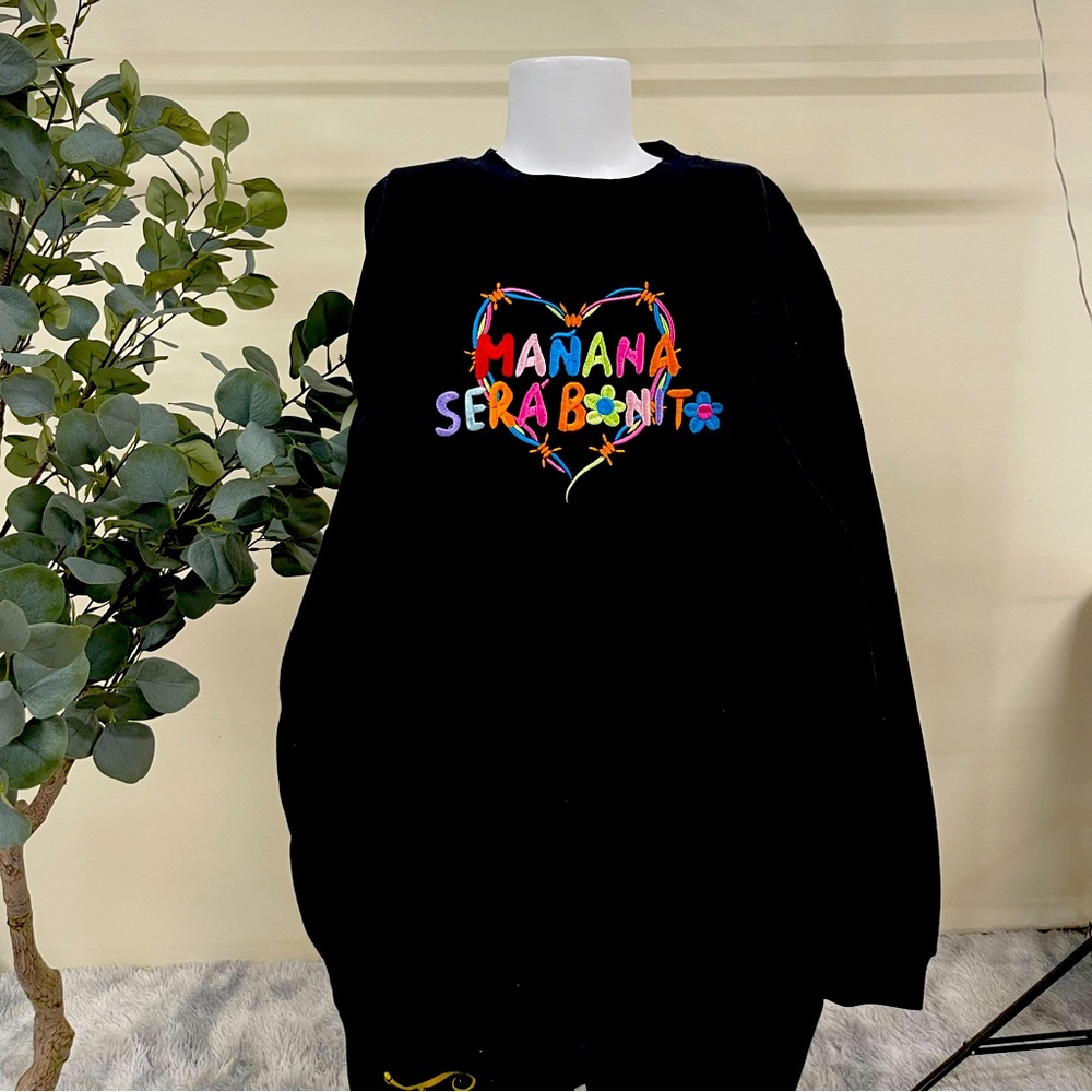 Karol G mañana será bonito crewneck sweater